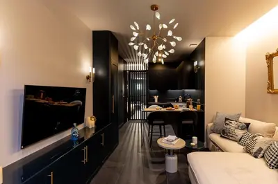Coin salon dans l'établissement Love Room Pablo - Luxury & Spa Bath