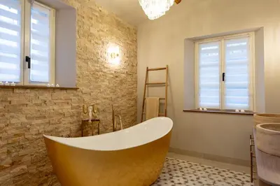 Salle de bains dans l'établissement Love Room Dora Maar - Desire, bathtub and pleasures