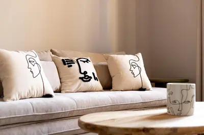Coin salon dans l'établissement Picasso 1, Duplex 5 people - WiFi - Air conditioning