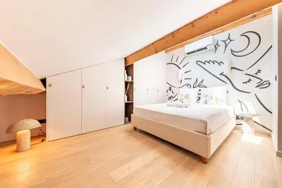 Un ou plusieurs lits dans un hébergement de l'établissement Picasso 1, Duplex 5 people - WiFi - Air conditioning