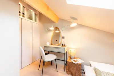 Un ou plusieurs lits dans un hébergement de l'établissement Picasso 3 Chic and comfort 6 people- Attic apartment, offices
