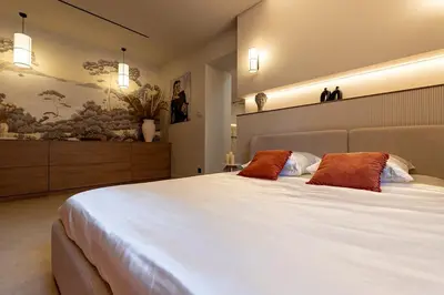 Un ou plusieurs lits dans un hébergement de l'établissement DORA Modern apartment with steam fireplace and freestanding bathtub, , 4 people