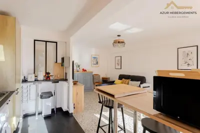 Cuisine ou kitchenette dans l'établissement Cagnes Centre 4 pers, terrasse parking