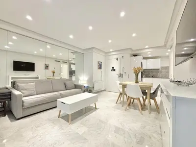 Cuisine ou kitchenette dans l'établissement Cannes one bedroom apartment - 8D1