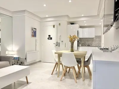 Cuisine ou kitchenette dans l'établissement Cannes one bedroom apartment - 8D1