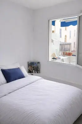 Un ou plusieurs lits dans un hébergement de l'établissement LIONS Apartment with Quiet Terrace Walk to Croisette & Beaches, Central Cannes