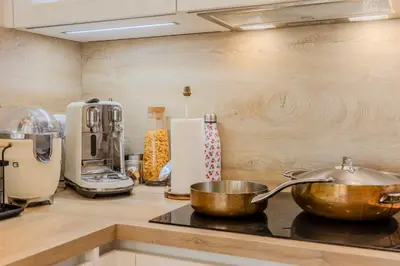 Cuisine ou kitchenette dans l'établissement Bright A-C apartment with sea view - Antibes