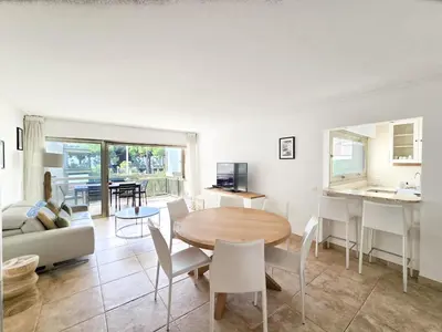 Télévision ou salle de divertissement dans l'établissement 86m2, spacieux, 2 chambres, à 1 min de la plage