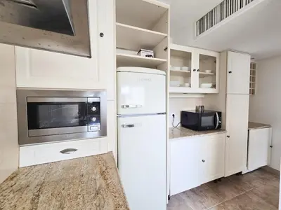 Cuisine ou kitchenette dans l'établissement 86m2, spacieux, 2 chambres, à 1 min de la plage
