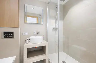 Salle de bains dans l'établissement Reflet Croisette - Luxury Apartment with Terrace and Sea View