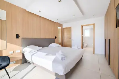 Un ou plusieurs lits dans un hébergement de l'établissement Reflet Croisette - Luxury Apartment with Terrace and Sea View