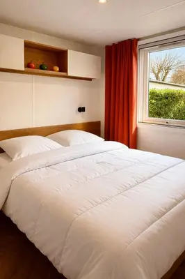 Un ou plusieurs lits dans un hébergement de l'établissement Eden Cottages - Premium Cottage avec Piscine