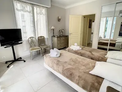 Un ou plusieurs lits dans un hébergement de l'établissement Appartements Cannes Centre : Rond Point Duboys d'Angers