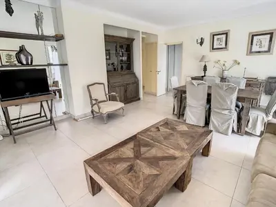 Télévision ou salle de divertissement dans l'établissement Appartements Cannes Centre : Rond Point Duboys d'Angers