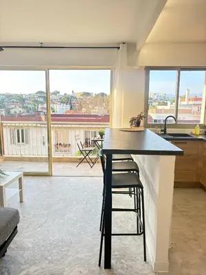 Balcon ou terrasse dans l'établissement Bel appartement renove avec balcon Antibes centre