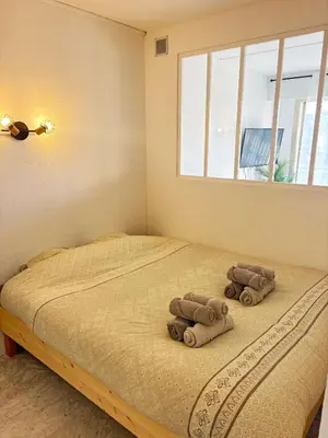 Un ou plusieurs lits dans un hébergement de l'établissement Bel appartement renove avec balcon Antibes centre