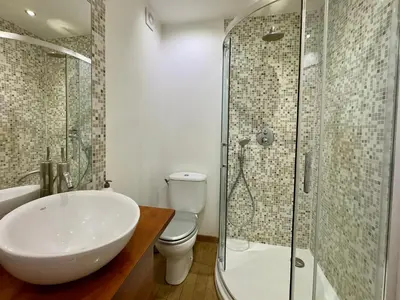 Salle de bains dans l'établissement Le Marco Polo SCLS - Wifi, Climatisation, Vue Mer