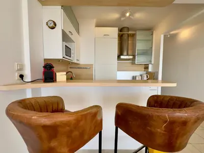 Cuisine ou kitchenette dans l'établissement Le Marco Polo SCLS - Wifi, Climatisation, Vue Mer