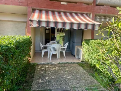 Jardin de l'établissement Apartment with garden and pool access