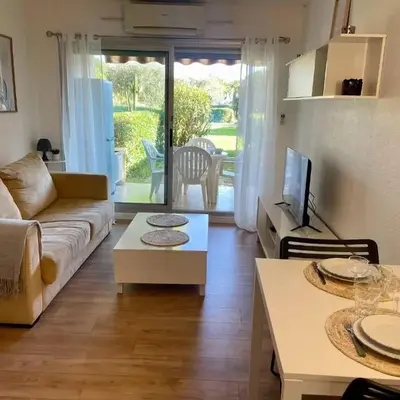 Apartment with garden and pool access
