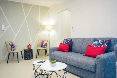 Coin salon dans l'établissement Sublime 2p - 10 min near beaches - Air conditioning - Garage