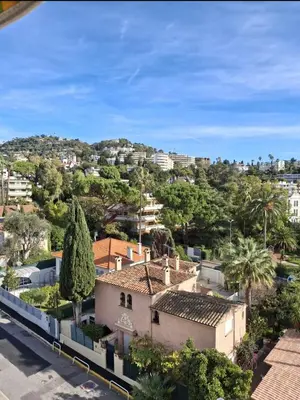 Vue générale sur Cannes ou vue de la ville depuis l'appartement