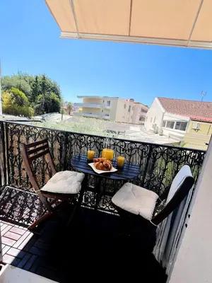 Balcon ou terrasse dans l'établissement Appartement Calme Proche Plages