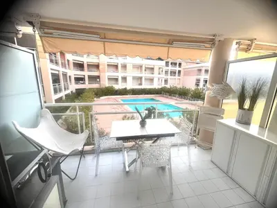 Piscine de l'établissement Escapade cote d'azur T1 pour 4 avec piscine & garage lumineux à golfe-juan ou située à proximité