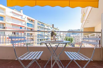Balcon ou terrasse dans l'établissement Coeur de ville - A 300m des plages - Parking - FN