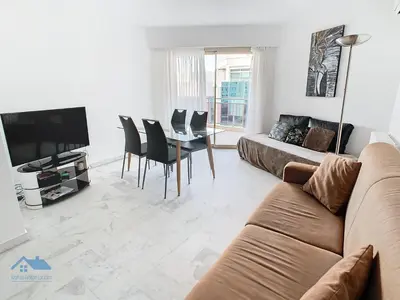 Télévision ou salle de divertissement dans l'établissement Appartements derrière Croisette