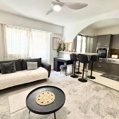 Juan-les-Pins close to the sea apartment sleeps 4
