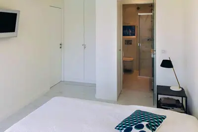 Télévision ou salle de divertissement dans l'établissement Appartement vue mer-piscine-3 pers-Cannes