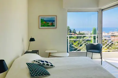 Un ou plusieurs lits dans un hébergement de l'établissement Appartement vue mer-piscine-3 pers-Cannes