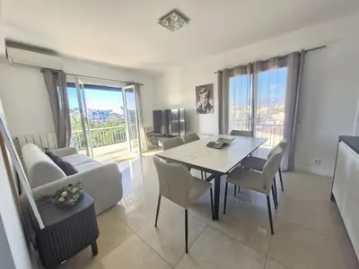 Coin salon dans l'établissement Large 3-bedroom apartment Port Vauban