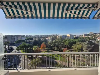 Balcon ou terrasse dans l'établissement Large 3-bedroom apartment Port Vauban