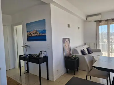 Coin salon dans l'établissement Large 3-bedroom apartment Port Vauban
