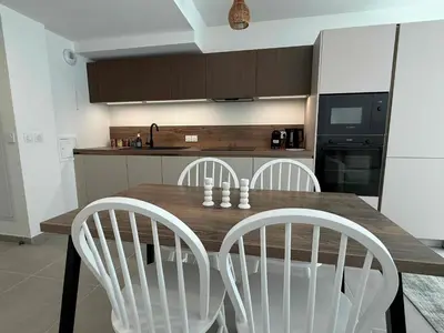 Cuisine ou kitchenette dans l'établissement Les Terrasses d'Antibes - 2BR Duplex with Terrace