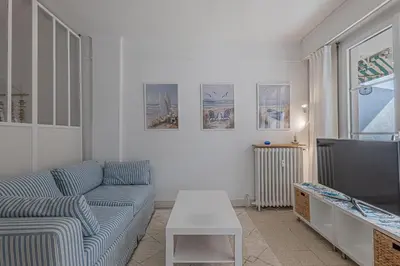 Télévision ou salle de divertissement dans l'établissement Le Bleu Ciel - Studio Croisette idéal congrès