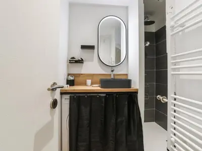 Salle de bains dans l'établissement Superbe appartement avec terrasse et parking Antibes