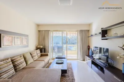 Télévision ou salle de divertissement dans l'établissement Antibes Appartement 4 personnes piscine parking