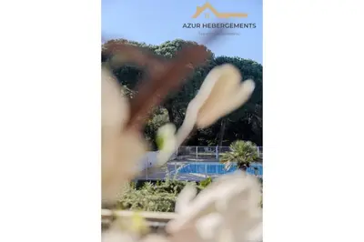 Piscine de l'établissement Antibes Appartement 4 personnes piscine parking ou située à proximité