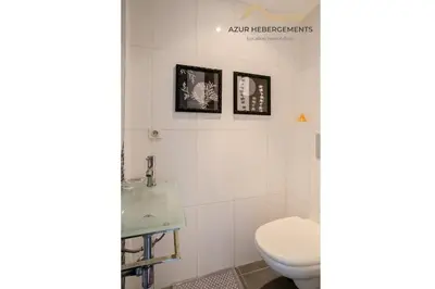Salle de bains dans l'établissement Antibes Appartement 4 personnes piscine parking