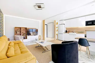 Cuisine ou kitchenette dans l'établissement Lacour - 2 bedroom apartment - Large terrace - 2 min from the Croisette & beaches