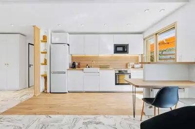 Cuisine ou kitchenette dans l'établissement Lacour - 2 bedroom apartment - Large terrace - 2 min from the Croisette & beaches