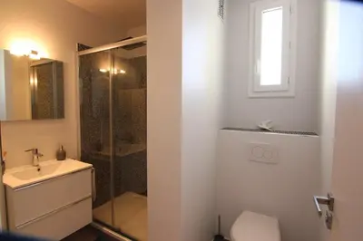 Salle de bains dans l'établissement Sea view appartement walking distance old town