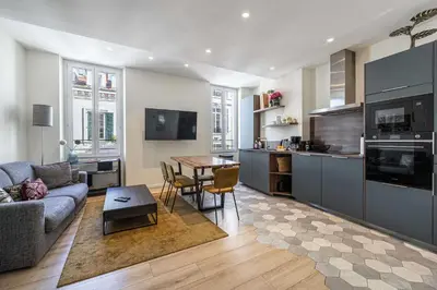 Cuisine ou kitchenette dans l'établissement Modern Apartment a c 2CH 4P - Cannes