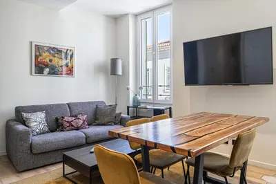 Télévision ou salle de divertissement dans l'établissement Modern Apartment a c 2CH 4P - Cannes