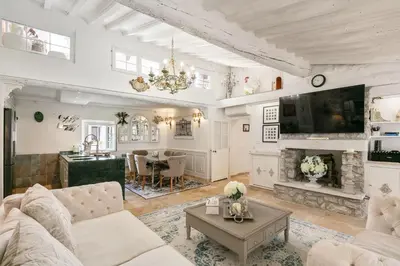 Télévision ou salle de divertissement dans l'établissement Antibes luxury apartment