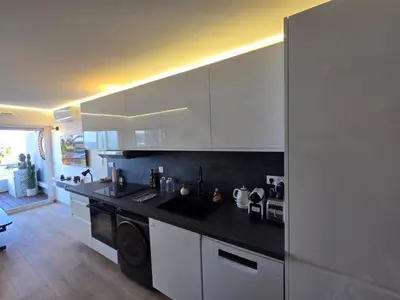 Cuisine ou kitchenette dans l'établissement Acquamarina, T2 en Duplex, 4 personnes, AC, Vue Mer & Terrasse
