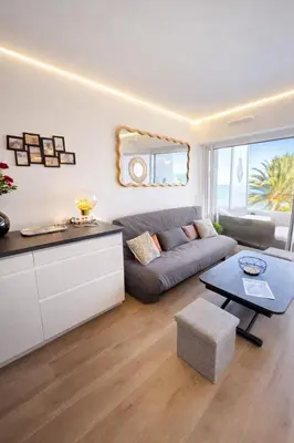 Coin salon dans l'établissement Acquamarina, T2 en Duplex, 4 personnes, AC, Vue Mer & Terrasse